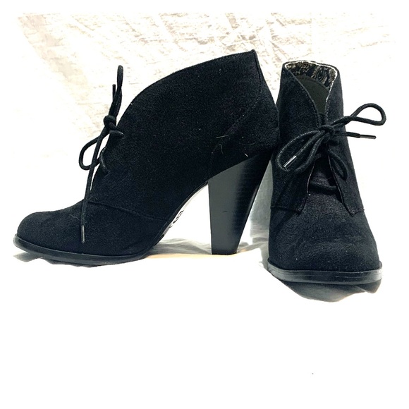 Lace up ankle booties - Picture 1 of 7